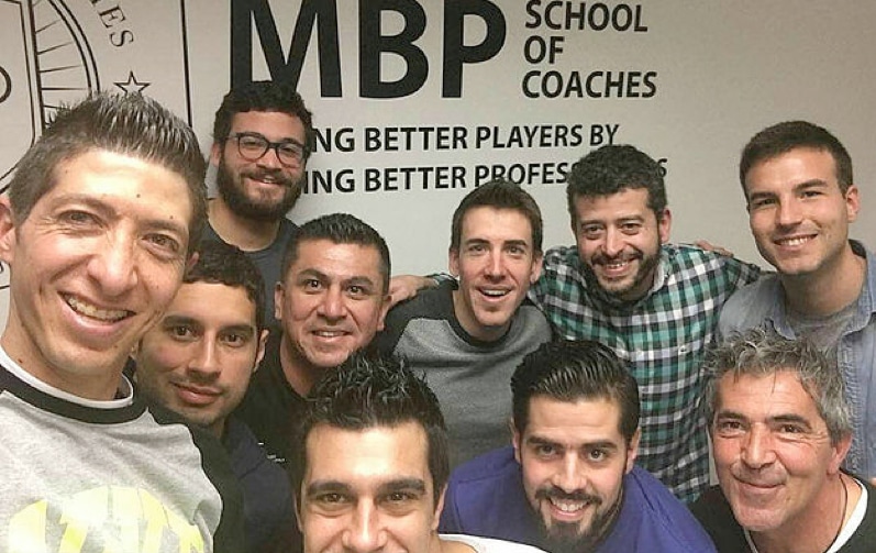 En este momento estás viendo El entrenador, ¡ese león que puede sumar su fuerza de niño!