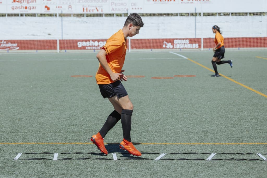 entrenamiento coordinación fútbol formativo