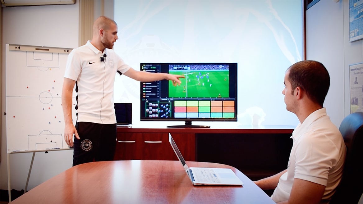 You are currently viewing What should we focus on in order to sign a player?