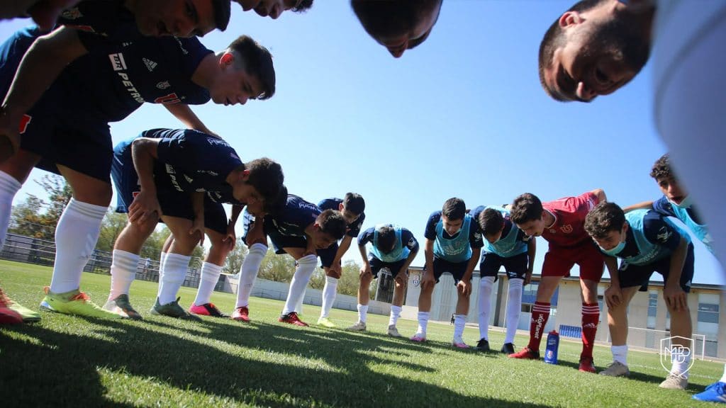 02B SEM01 ABR MBP 16 9 1 LA U Y MBP: JUNTOS FORMANDO EL FUTURO DEL FÚTBOL CHILENO MBP School of coaches