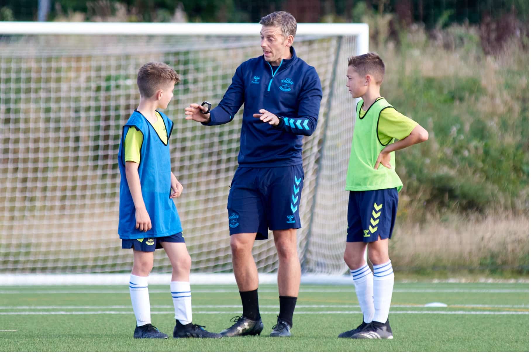 En este momento estás viendo Las 5 actitudes que puede adoptar el entrenador durante los entrenamientos y partidos  